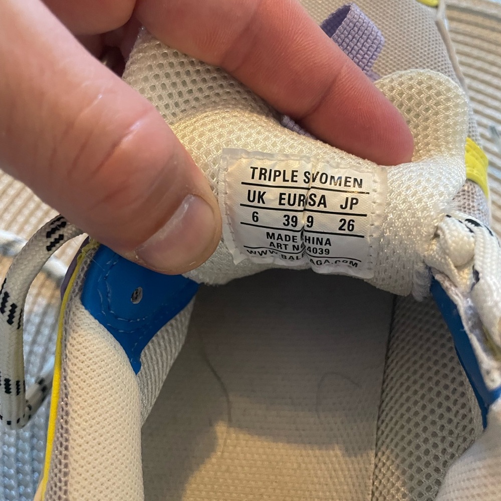 Balenciaga Triple S - Picture 5 of 12